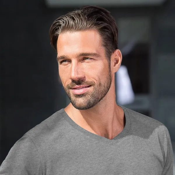 Pánske priliehavé tričko - Výstrih do V