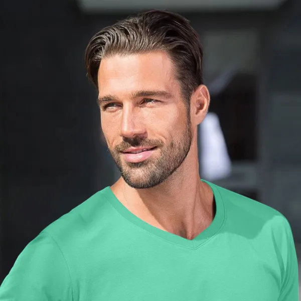 Pánske priliehavé tričko - Výstrih do V