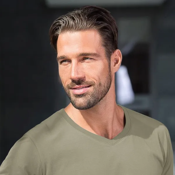 Pánske priliehavé tričko - Výstrih do V