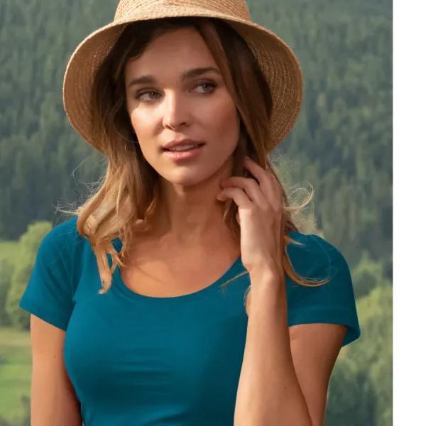 Dámske tričko s ozdobným prešitím - Hlboký okrúhly výstrih