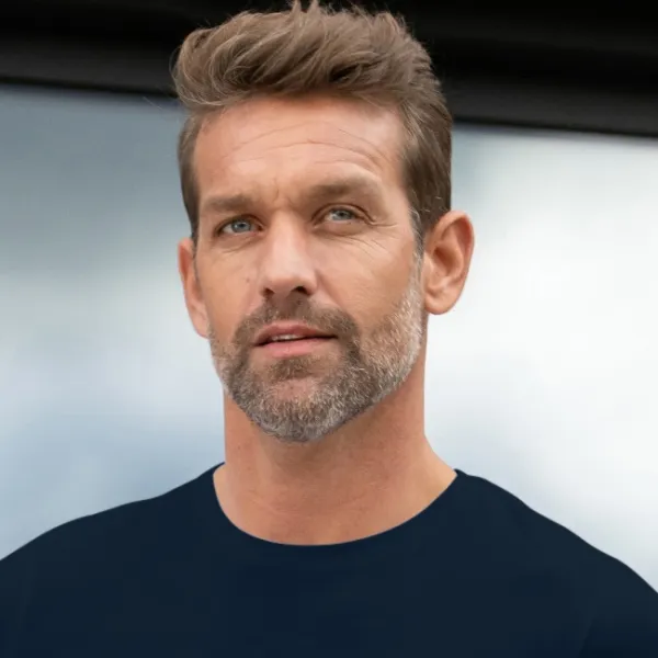 Exkluzívne pánske tričko - Klasický okrúhly výstrih