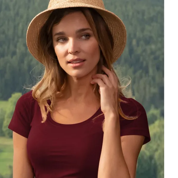 Dámske tričko s ozdobným prešitím - Hlboký okrúhly výstrih